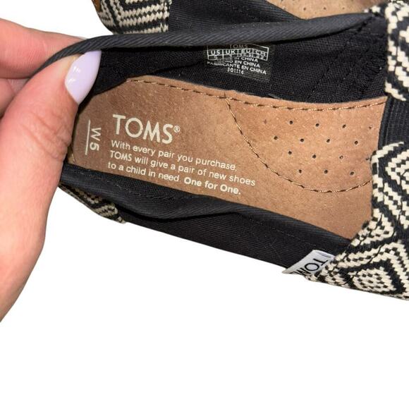 Tom’s Geometric Black White Diamond Slip On Flats Womens 5 Comfort Casual Hippie - Picture 3 of 10
